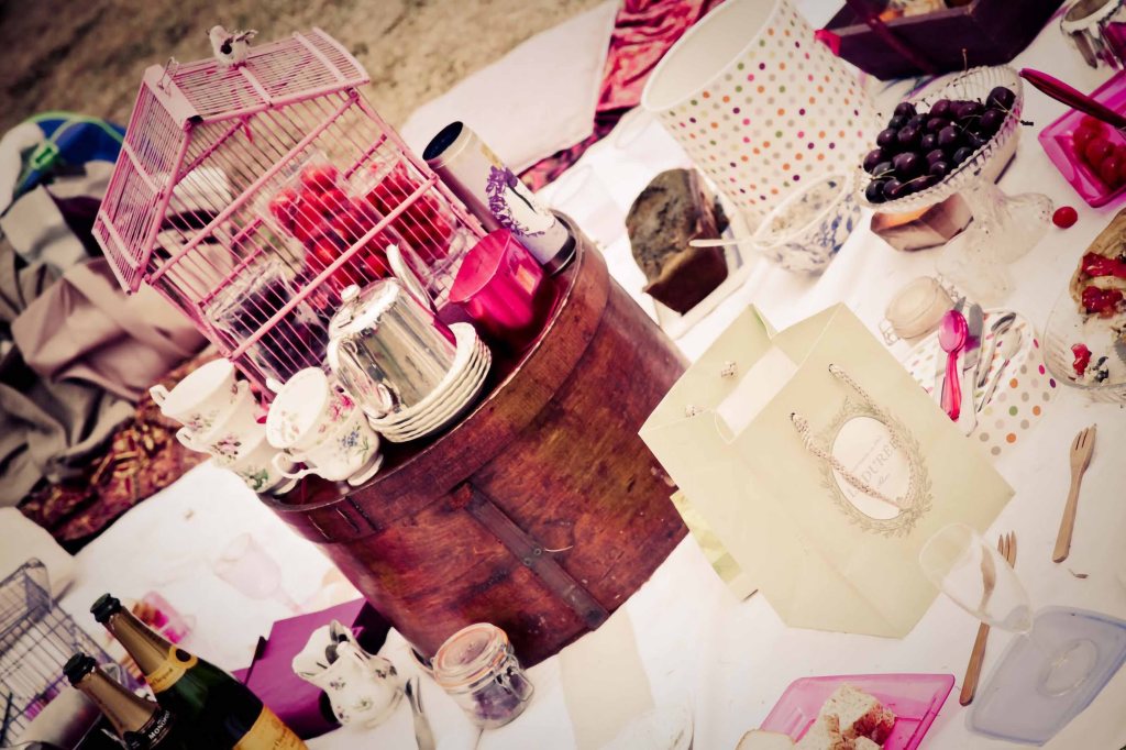 picnic with ladurée macarons