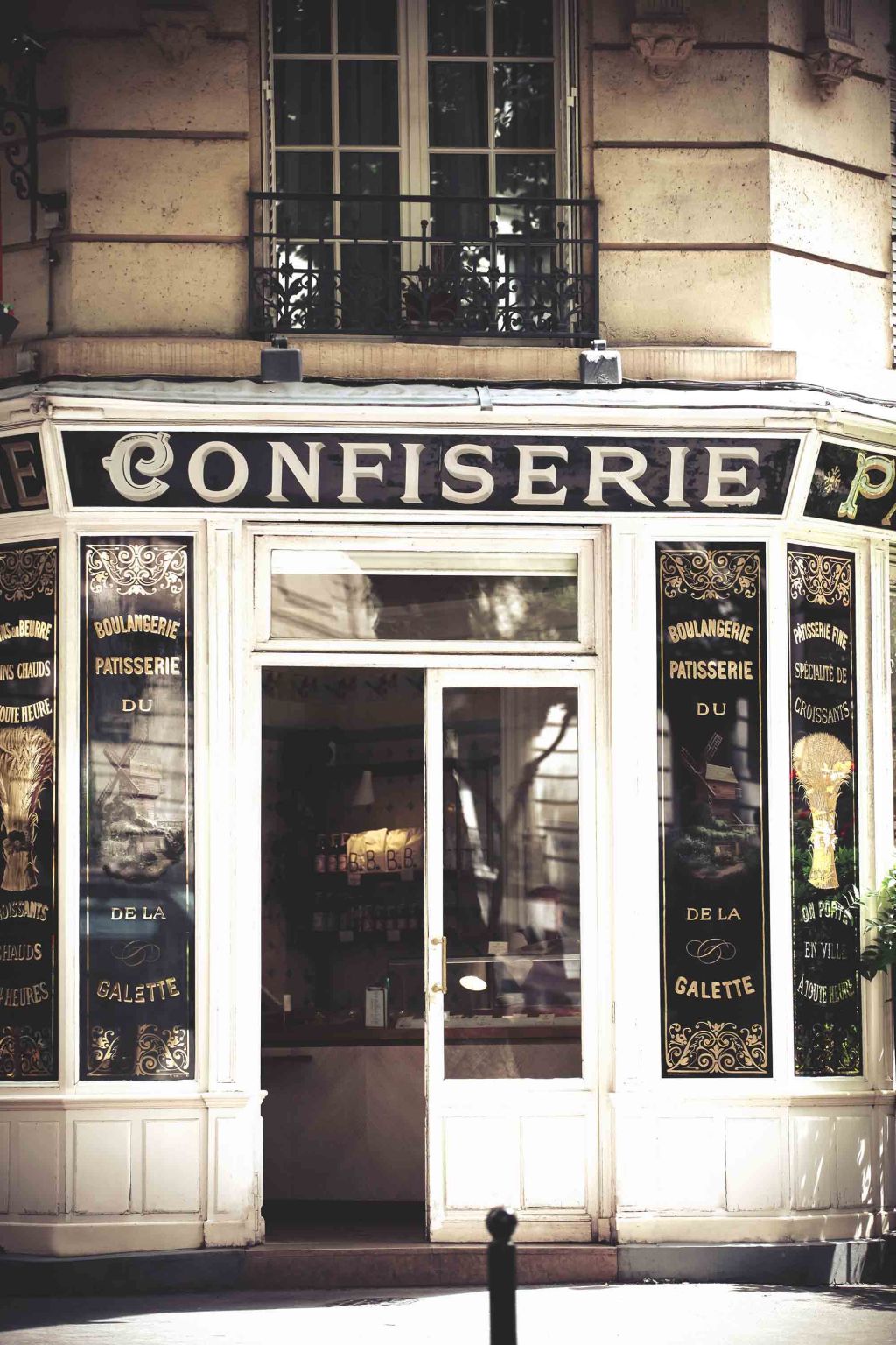 Lovely Art déco Bakery in&nbsp;Montmartre