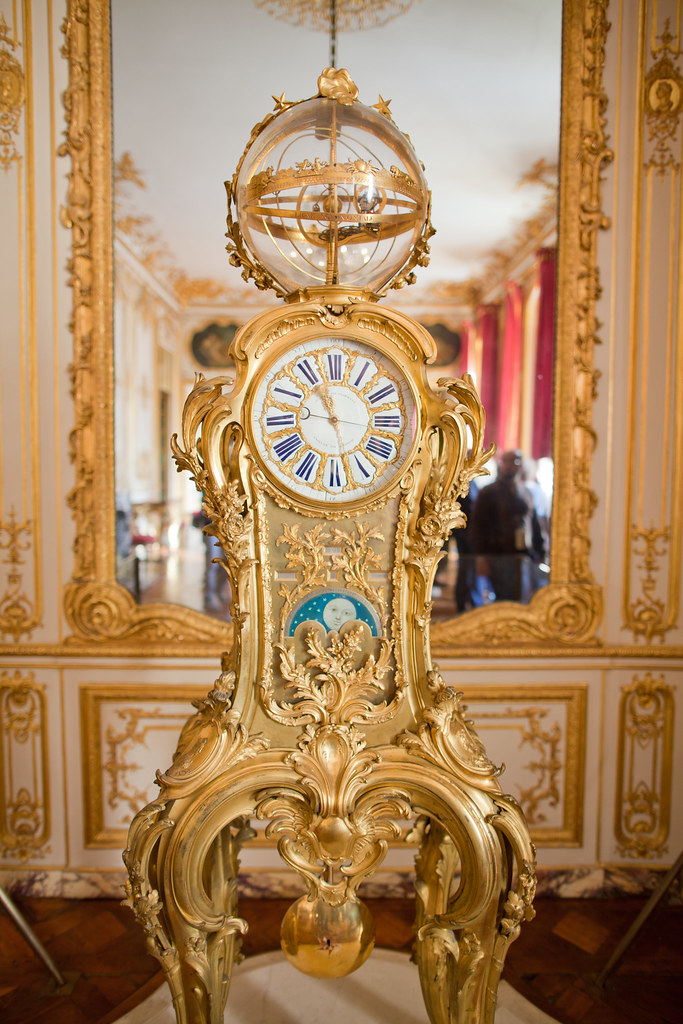 Versailles’s clock will be restored to operate until 9999 !