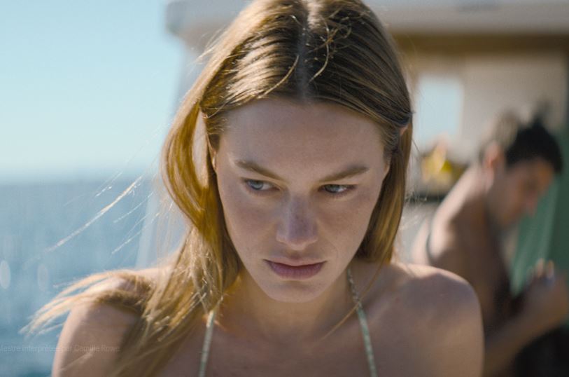 Camille Rowe “Under the influence” on Netflix