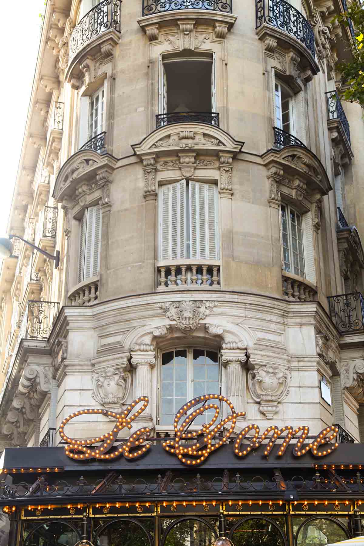 Le Dôme, the first restaurant in Montparnasse