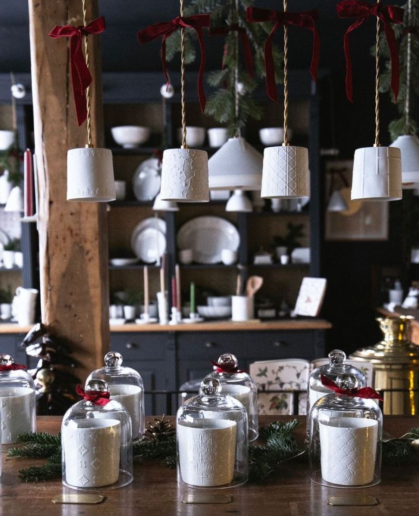 porcelain objects by Alix D. Reynis