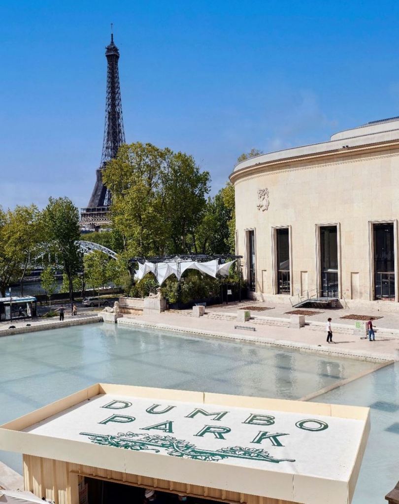 At the Dumbo restaurant in Paris, the “Smash Burger” is offered, a burger inspired by American street food.