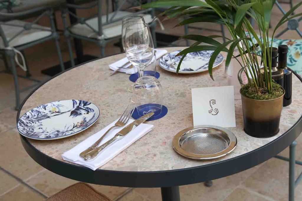 laperouse paris table
