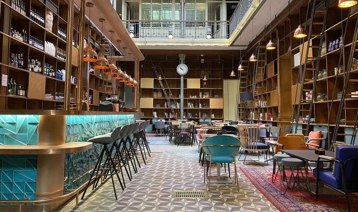 le shack restaurant in a gustave eiffel decor