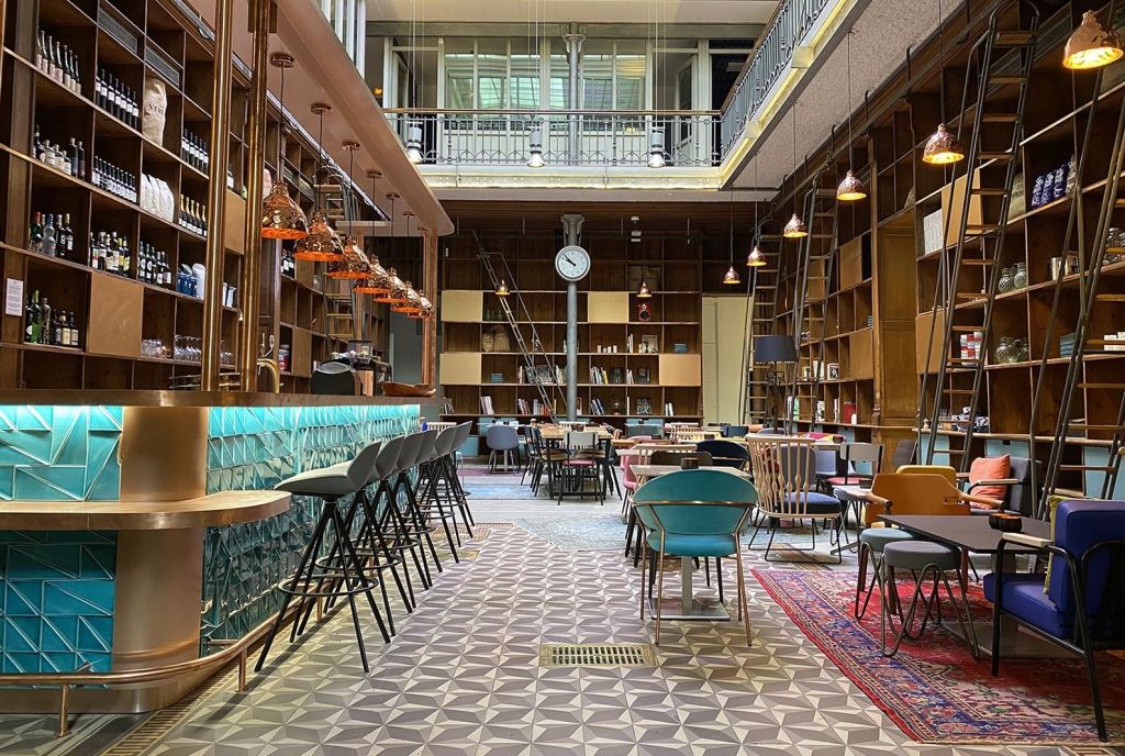 a restaurant in a decor made by Gustave Eiffel