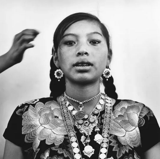 The powerful images of the great Mexican photographer Graciela Iturbide are at the Cartier Foundation for Contemporary Art, which is devoting its first retrospective to her in Paris, From February 12 to May 29, 2022.