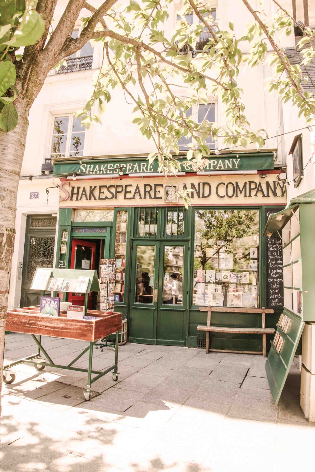 Shakespeare and Co: A literary café at the foot of Notre&nbsp;Dame