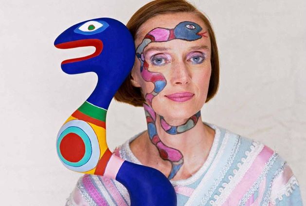 Niki de Saint Phalle was a Franco-American painter and sculptor who, throughout her career, wanted to assert the power of women. 