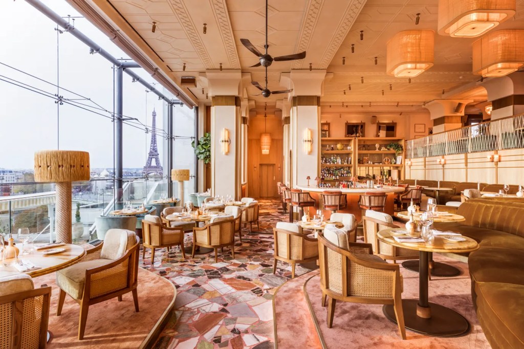 gigi, restaurant with a view on eiffel tower