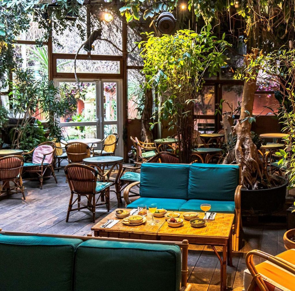 Located in the Canal Saint Martin district, Le Comptoir Général is one of the most atypical and surprising restaurants in the capital, something to please your children ! 