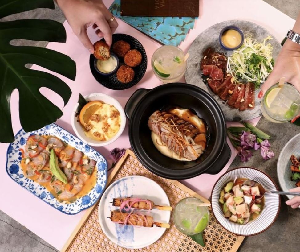 Uma Nota Paris is a Japanese-Brazilian restaurant where the cuisine travels in a brazilian atmosphere