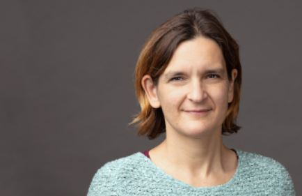 Esther Duflo is the youngest woman to obtain the Nobel Prize in economics. A brilliant economist who fights to reduce poverty.