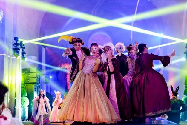 The masked ball of Versailles