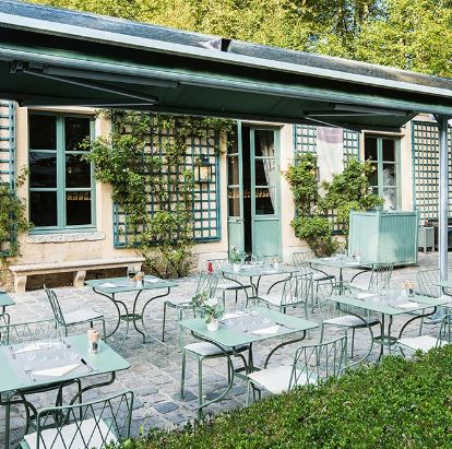 Restaurant La petite Venise in Versailles Palace