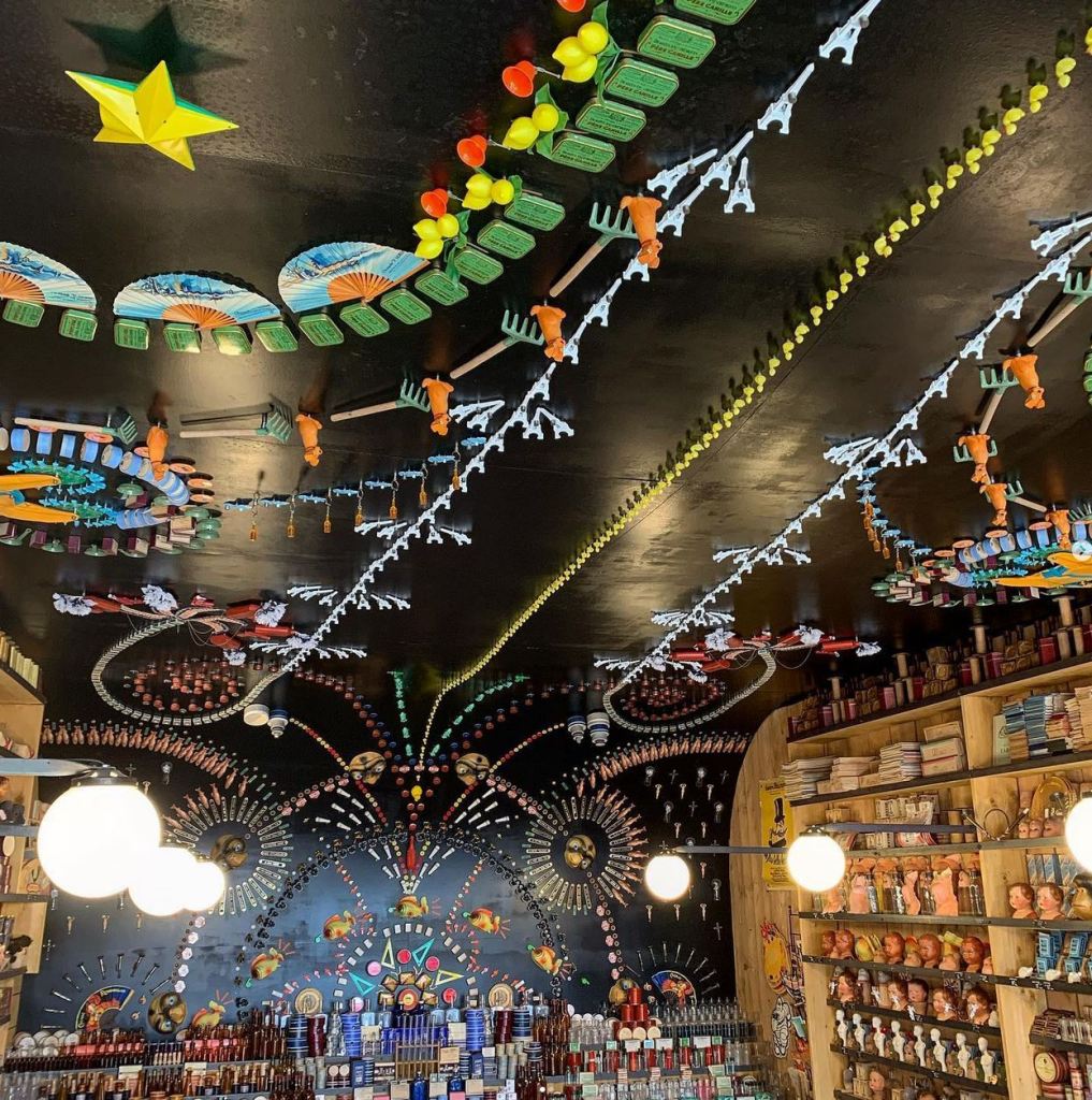 tombés du camion vintage shop in paris