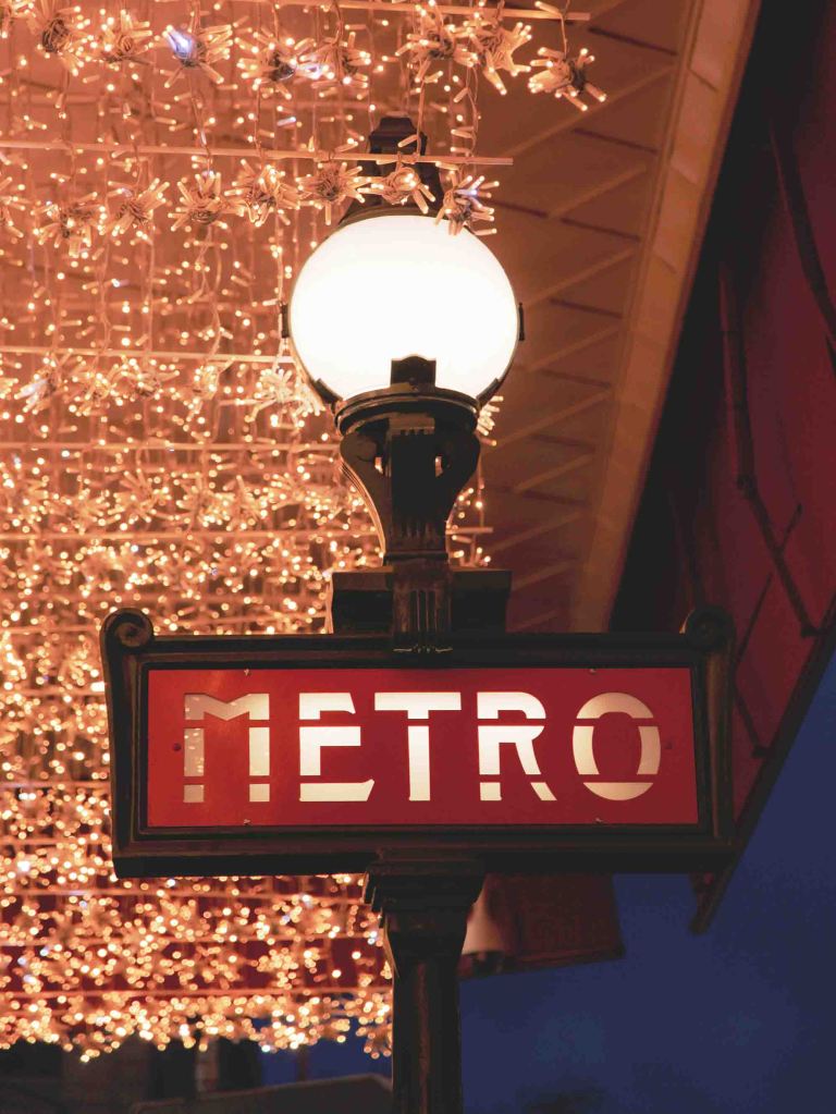 paris metro sign