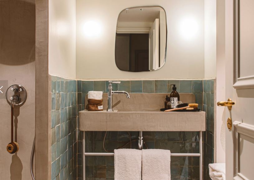 Hoy, yogis hotel in paris