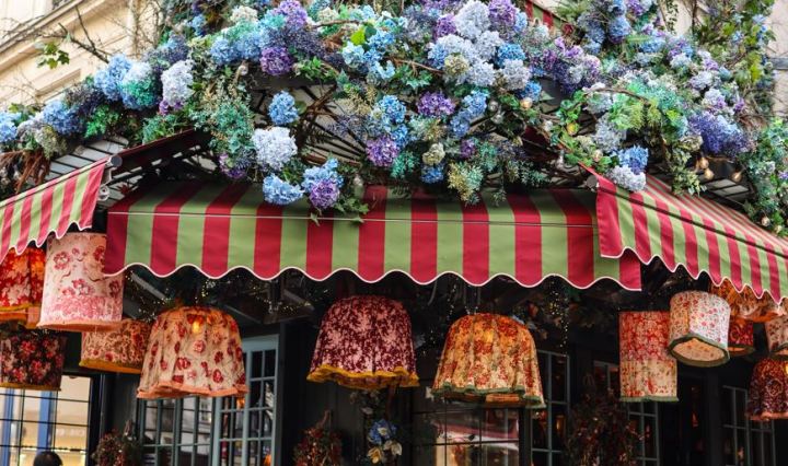 Floral cafe in paris
