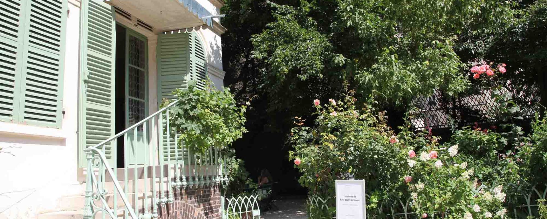 Discover the true soul of Montmartre with this ultimate insider's guide. 24 secret streets, local cafés, historic artists' studios, and hidden gardens.